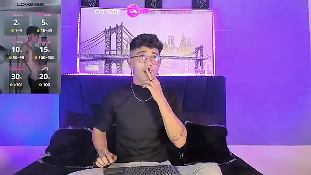 Snapshot of Andrew_thevil chatting on December 2024 08:07:01 PM Andrew thevil online show from December 2024 08:07:01 PM