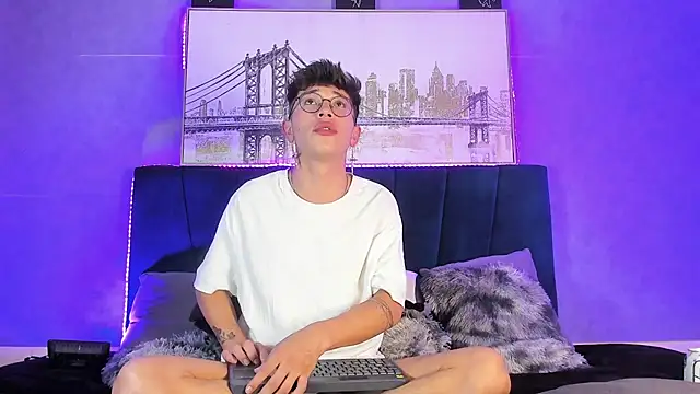 Snapshot of Andrew_thevil chatting on December 2024 05:59:01 PM Andrew thevil online show from December 2024 05:59:01 PM