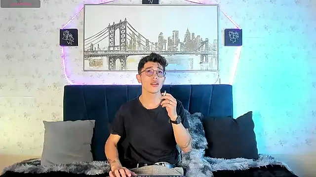 Snapshot of Andrew_thevil chatting on January 2025 10:51:01 PM Andrew thevil online show from January 2025 10:51:01 PM