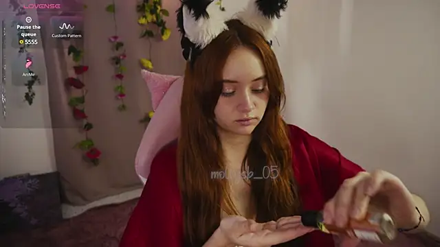 Snapshot of molly_russell chatting on December 2024 04:58:01 PM molly russell online show from December 2024 04:58:01 PM