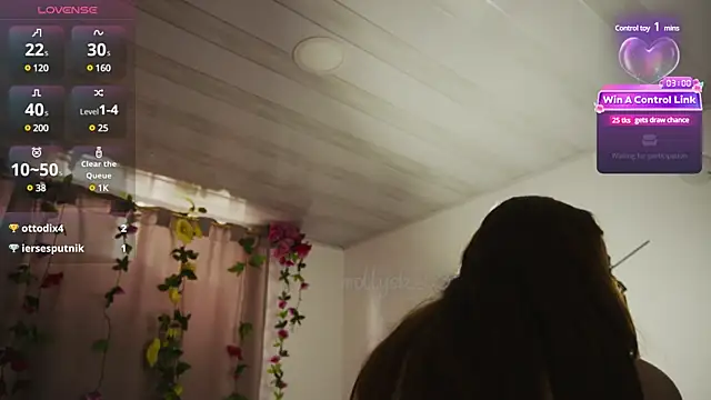 Snapshot of molly_russell chatting on December 2024 06:06:02 PM molly russell online show from December 2024 06:06:02 PM