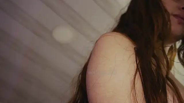 Snapshot of molly_russell chatting on January 2025 02:41:01 PM molly russell online show from January 2025 02:41:01 PM