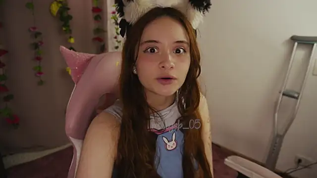 Snapshot of molly_russell chatting on January 2025 05:44:02 PM molly russell online show from January 2025 05:44:02 PM