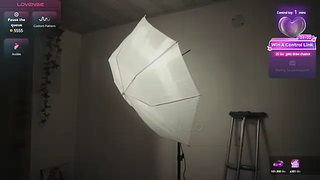 Snapshot of molly_russell chatting on January 2025 09:39:02 PM molly russell online show from January 2025 09:39:02 PM