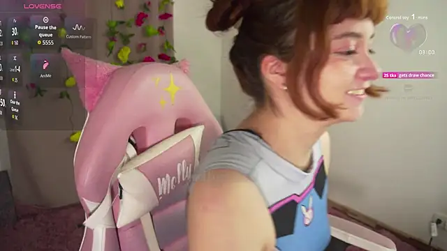 Snapshot of molly_russell chatting on October 2025 07:01:02 PM molly russell online show from October 2025 07:01:02 PM