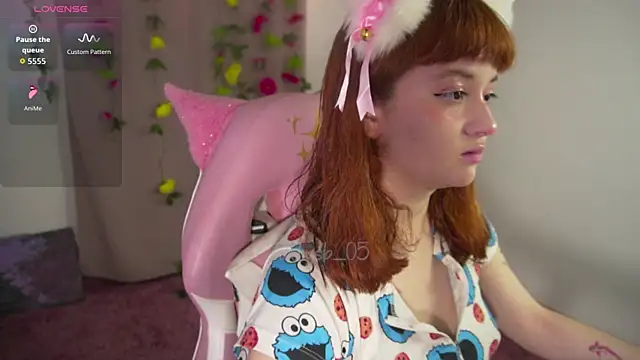 Snapshot of molly_russell chatting on December 2025 07:54:01 PM molly russell online show from December 2025 07:54:01 PM