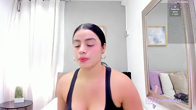 Paula Desousa online show from July 2026 07:39:01 PM