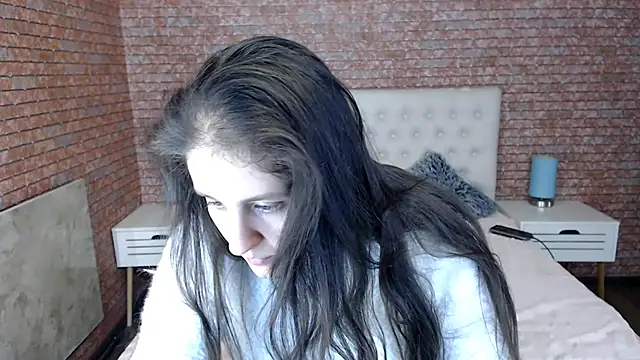 Holliy Cooper online show from December 2024 02:01:02 PM