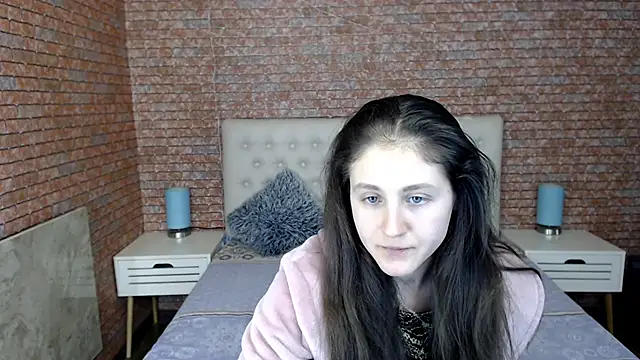 Holliy Cooper online show from February 2025 01:55:01 PM