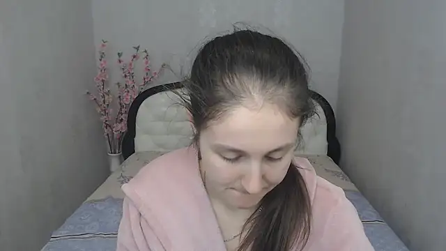 Holliy Cooper online show from February 2025 03:03:01 PM