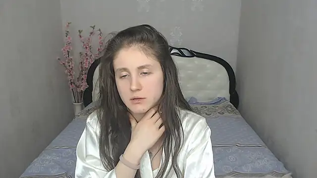 Holliy Cooper online show from February 2025 11:46:02 PM