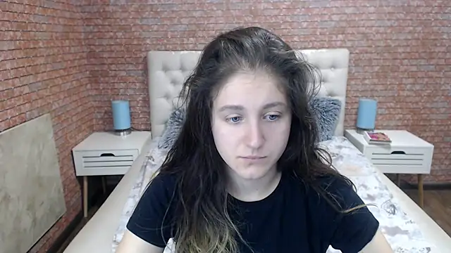 Holliy Cooper online show from September 2025 06:59:01 AM