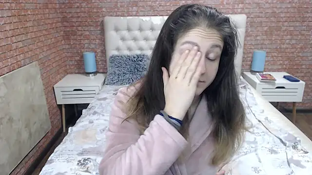 Holliy Cooper online show from September 2025 07:43:01 AM