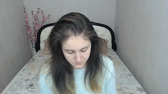 Holliy Cooper online show from September 2025 05:45:02 AM