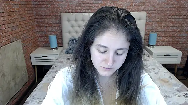 Holliy Cooper online show from October 2025 08:00:02 AM