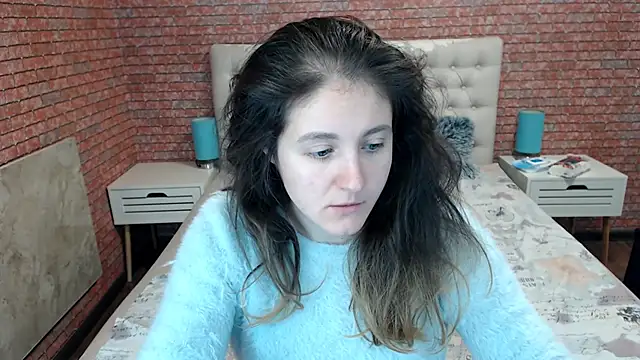 Holliy Cooper online show from October 2025 08:06:01 AM