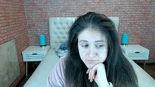 Holliy Cooper online show from November 2025 08:02:02 AM