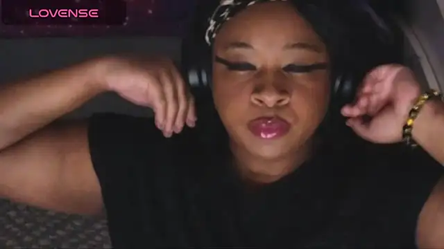 temptressbeauty24 online show from December 2024 11:00:01 AM