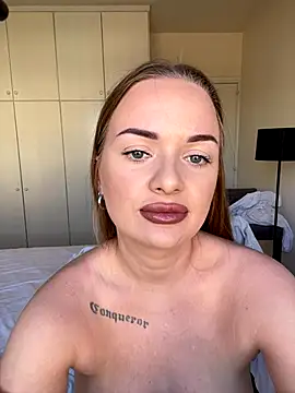 Snapshot of ElenaRebelle chatting on October 2025 07:05:02 AM ElenaRebelle online show from October 2025 07:05:02 AM