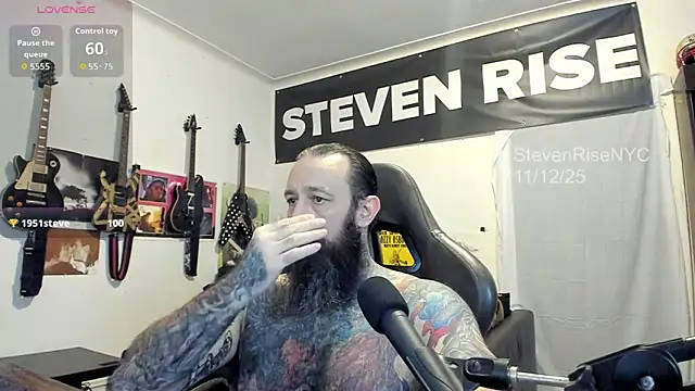 Snapshot of StevenRiseNYC chatting on November 2025 03:05:01 AM StevenRiseNYC online show from November 2025 03:05:01 AM