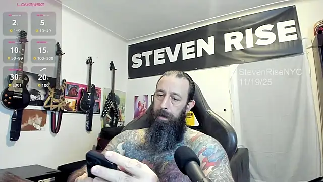 Snapshot of StevenRiseNYC chatting on November 2025 01:39:02 AM StevenRiseNYC online show from November 2025 01:39:02 AM
