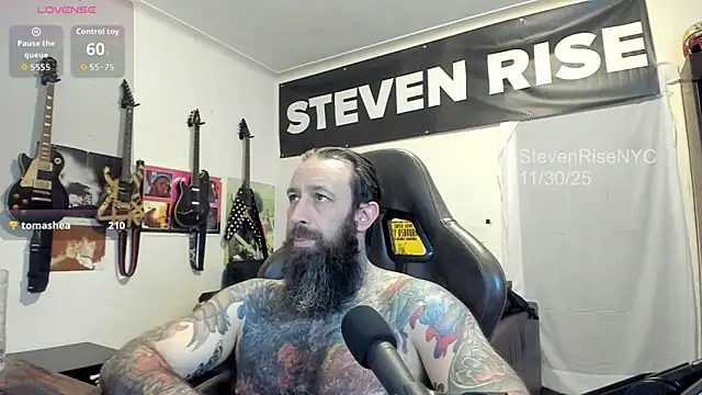 Snapshot of StevenRiseNYC chatting on December 2025 01:21:02 AM StevenRiseNYC online show from December 2025 01:21:02 AM