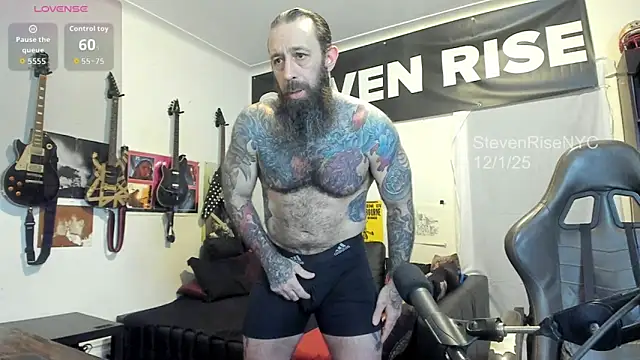 Snapshot of StevenRiseNYC chatting on December 2025 01:33:02 AM StevenRiseNYC online show from December 2025 01:33:02 AM