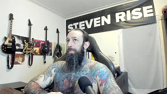 Snapshot of StevenRiseNYC chatting on December 2025 01:39:01 PM StevenRiseNYC online show from December 2025 01:39:01 PM