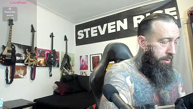 Snapshot of StevenRiseNYC chatting on December 2025 12:49:02 AM StevenRiseNYC online show from December 2025 12:49:02 AM