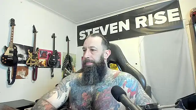 Snapshot of StevenRiseNYC chatting on December 2025 01:51:02 PM StevenRiseNYC online show from December 2025 01:51:02 PM