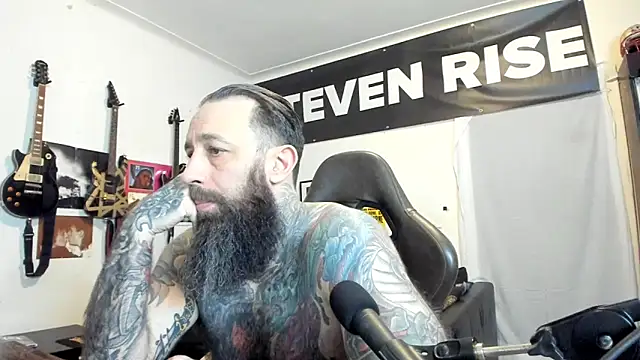 Snapshot of StevenRiseNYC chatting on December 2025 01:46:02 AM StevenRiseNYC online show from December 2025 01:46:02 AM