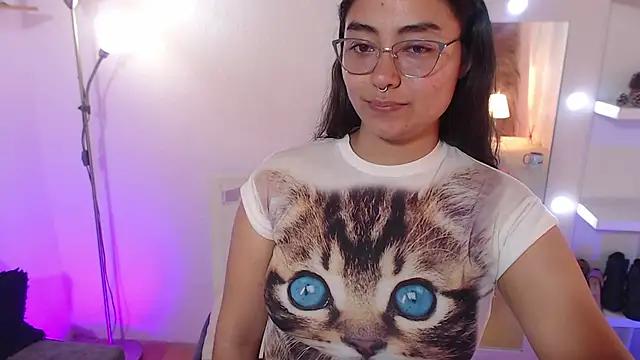 Snapshot of _Kim__M chatting on November 2025 06:52:01 PM Kim M online show from November 2025 06:52:01 PM