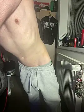 Snapshot of Using_Crew chatting on March 2026 09:32:02 PM Using Crew online show from March 2026 09:32:02 PM