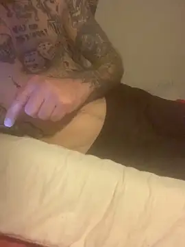 Snapshot of PIercingBoy38 chatting on February 2025 09:52:02 PM PIercingBoy38 online show from February 2025 09:52:02 PM