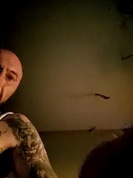 Snapshot of PIercingBoy38 chatting on November 2025 02:06:01 AM PIercingBoy38 online show from November 2025 02:06:01 AM