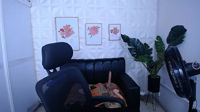 Valentinaa mature online show from February 2026 09:30:01 AM