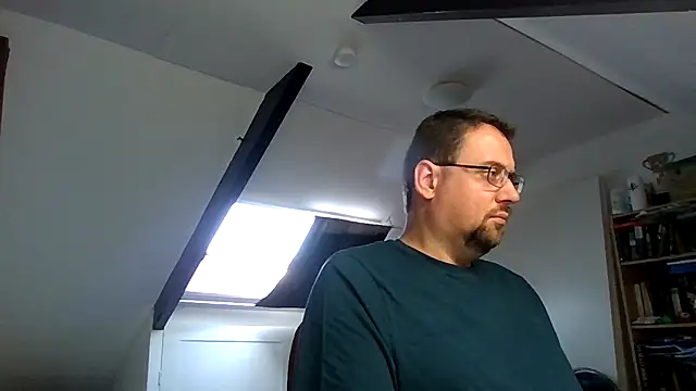 Snapshot of rdewaard81 chatting on September 2025 09:11:01 AM rdewaard81 online show from September 2025 09:11:01 AM