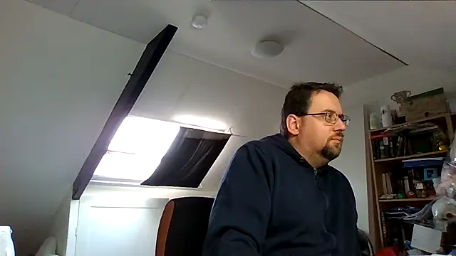 Snapshot of rdewaard81 chatting on October 2025 10:27:01 AM rdewaard81 online show from October 2025 10:27:01 AM