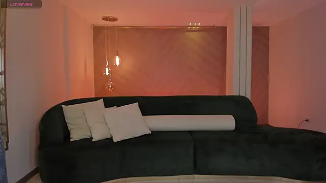 LizzHamilton   online show from September 2025 08:52:02 PM