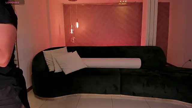 LizzHamilton   online show from September 2025 08:20:02 PM