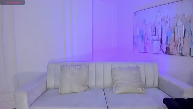 LizzHamilton   online show from April 2026 05:32:01 PM