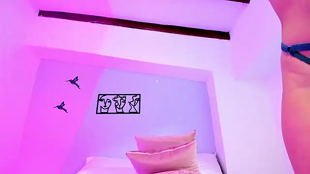 Snapshot of Laura_Torres18 chatting on March 2025 12:22:01 AM Laura Torres18 online show from March 2025 12:22:01 AM