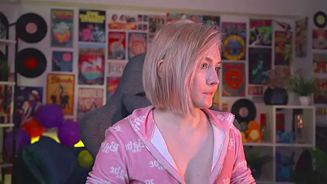 ReiYosimoto online show from December 2024 06:04:02 PM