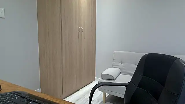 Snapshot of BrettJ81 chatting on November 2025 01:11:02 PM BrettJ81 online show from November 2025 01:11:02 PM