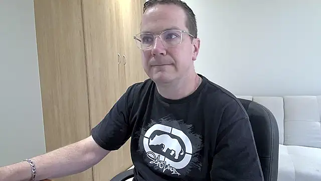 Snapshot of BrettJ81 chatting on December 2025 09:36:02 AM BrettJ81 online show from December 2025 09:36:02 AM