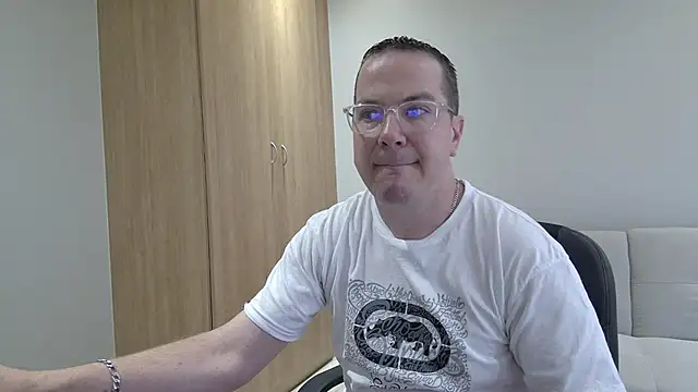 Snapshot of BrettJ81 chatting on December 2025 09:05:02 AM BrettJ81 online show from December 2025 09:05:02 AM