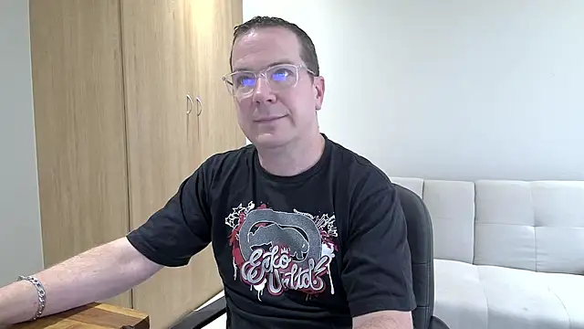 Snapshot of BrettJ81 chatting on January 2026 01:48:02 PM BrettJ81 online show from January 2026 01:48:02 PM