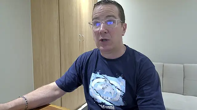 Snapshot of BrettJ81 chatting on January 2026 05:37:01 PM BrettJ81 online show from January 2026 05:37:01 PM