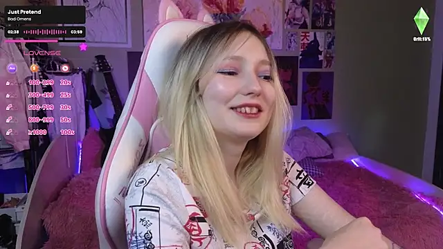 Snapshot of Evie_Ro chatting on December 2024 08:01:02 PM Evie Ro online show from December 2024 08:01:02 PM