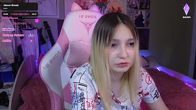 Snapshot of Evie_Ro chatting on December 2024 02:05:01 AM Evie Ro online show from December 2024 02:05:01 AM